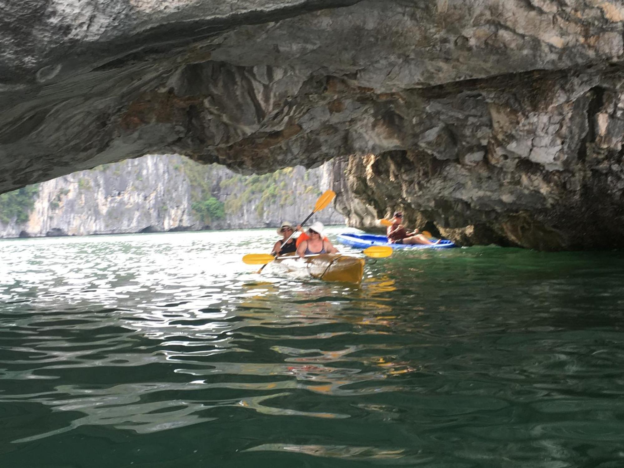 מלון Dong Khe Sau Cat Ba Bay Cruises מראה חיצוני תמונה
